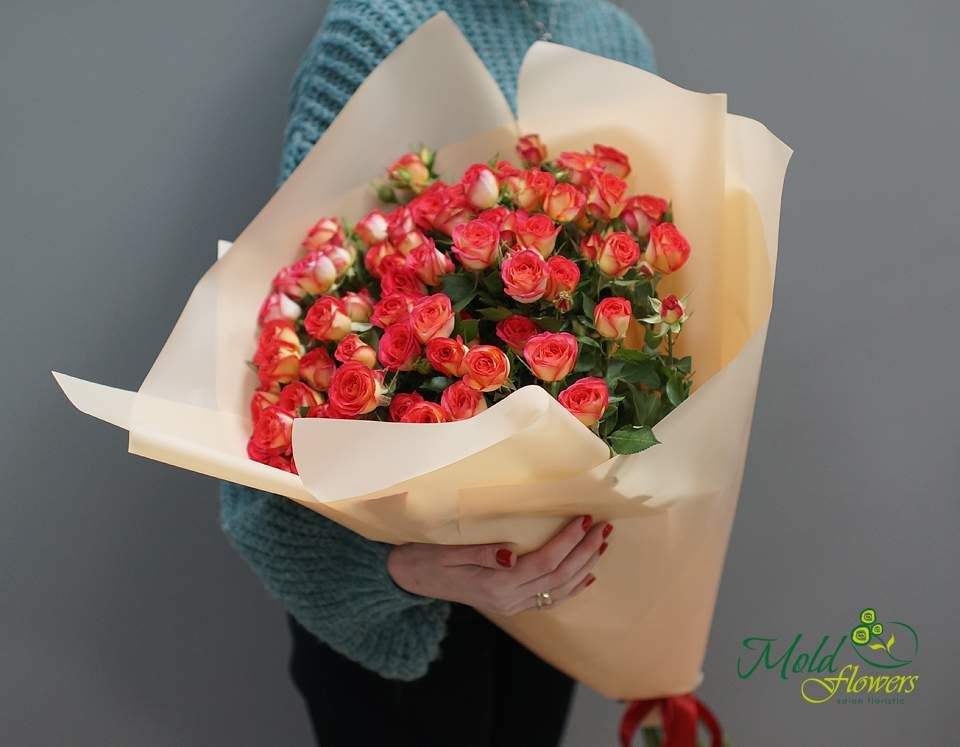 Buchet din trandafiri de tufă "Ruby Star"