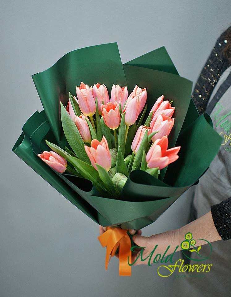 Buchet din 15 lalele olandeze pudrate  "Mango Charm"