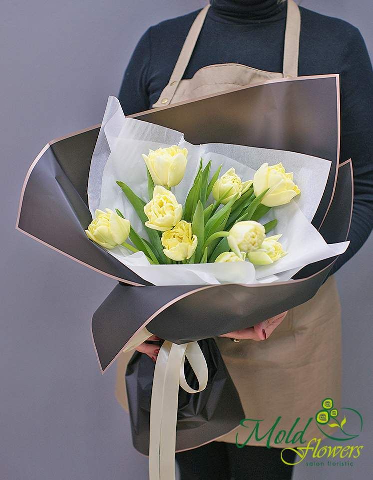 Buchet din lalele galbene de tip bujor „Bucurie luminoasă”