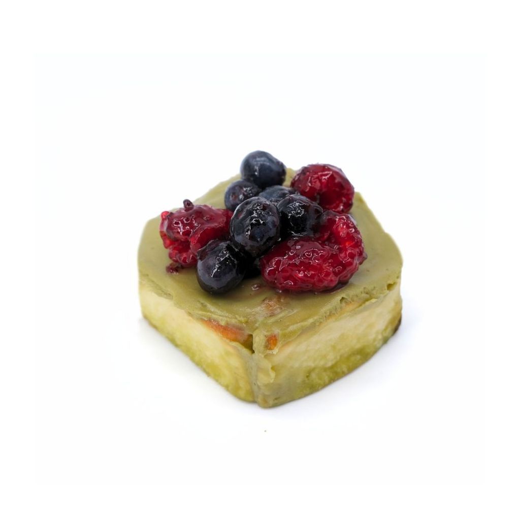 Roll Matcha y Frutos Rojos
