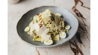 Selleri-, kreeka pähkli- ja avokaadosalat