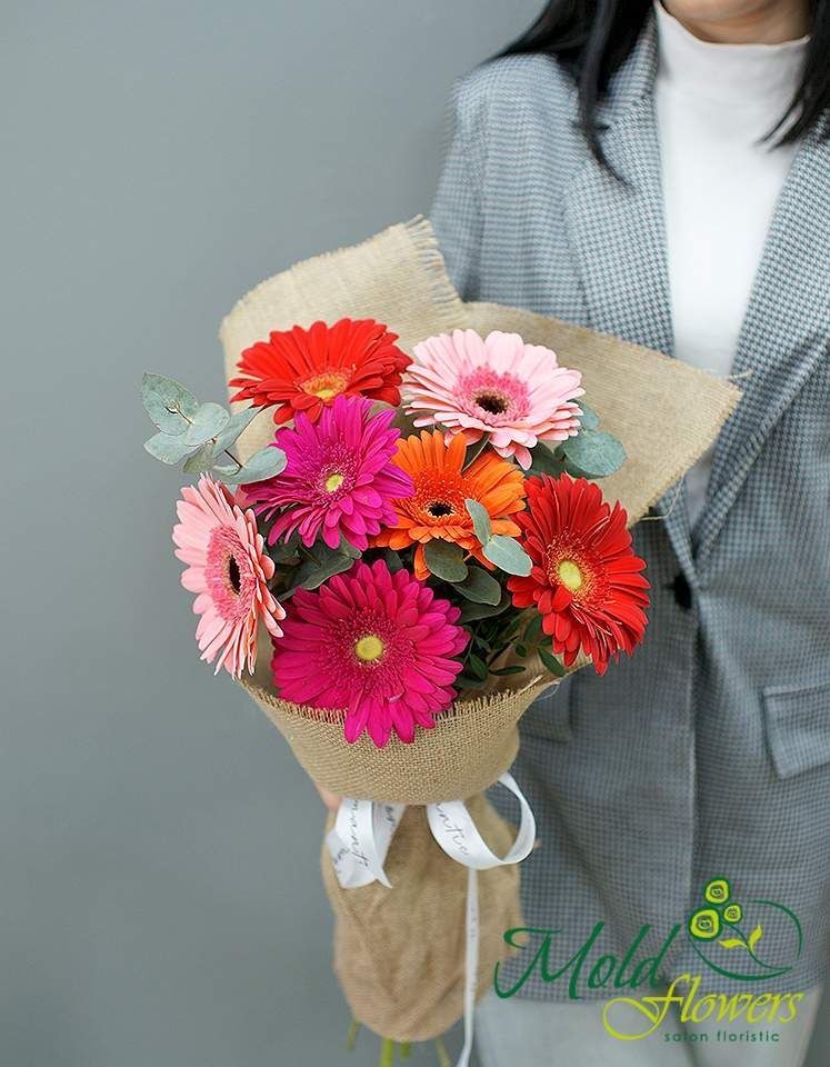 Buchet din gerbere multicolore „Inspirație strălucitoare”