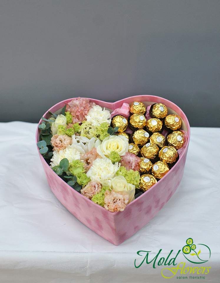 Cutie de catifea roz cu eustoma si Ferrero Rocher
