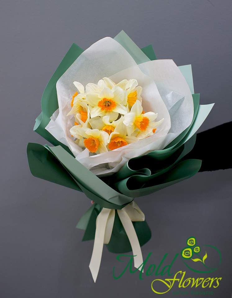 Buchet de 15 narcise „Zâmbetul lui aprilie”