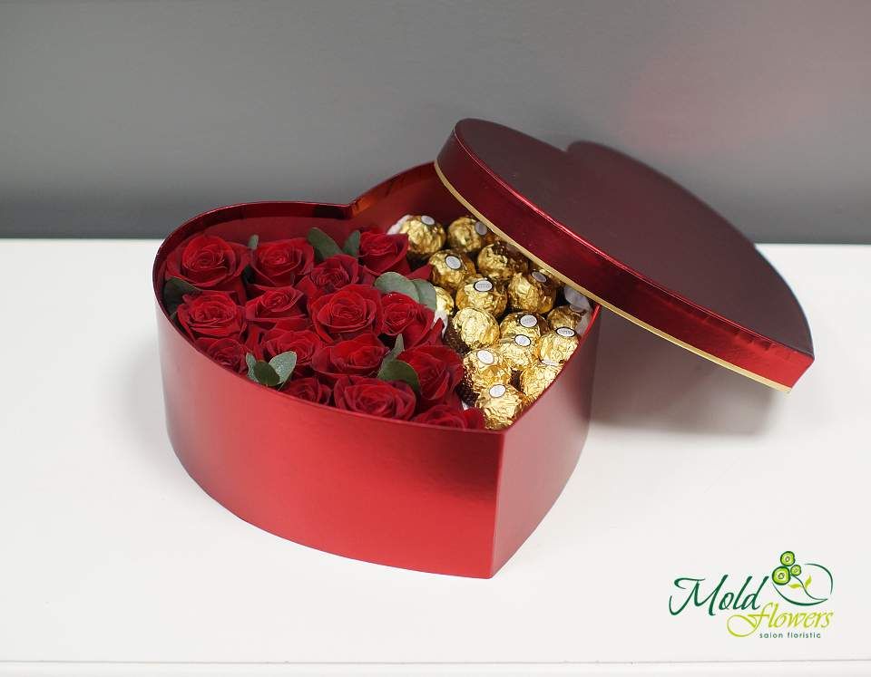 Cutie cu trandafiri și Ferrero Rocher Premium