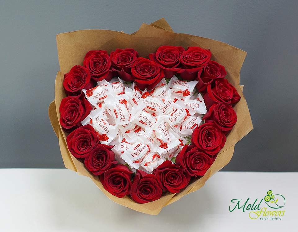Buchet de raffaello și trandafiri roșii