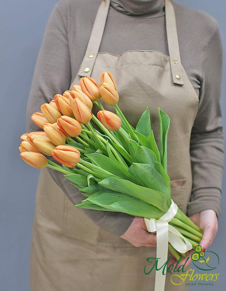 Buchet din 25 lalele portocale