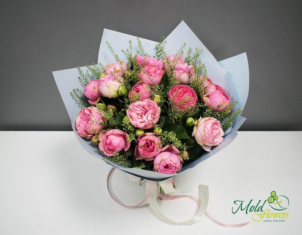 Buchet din trandafiri roz de tip bujor