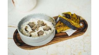 Munapuder trühvliga, leib kurkumi ja seesamiseemnetega