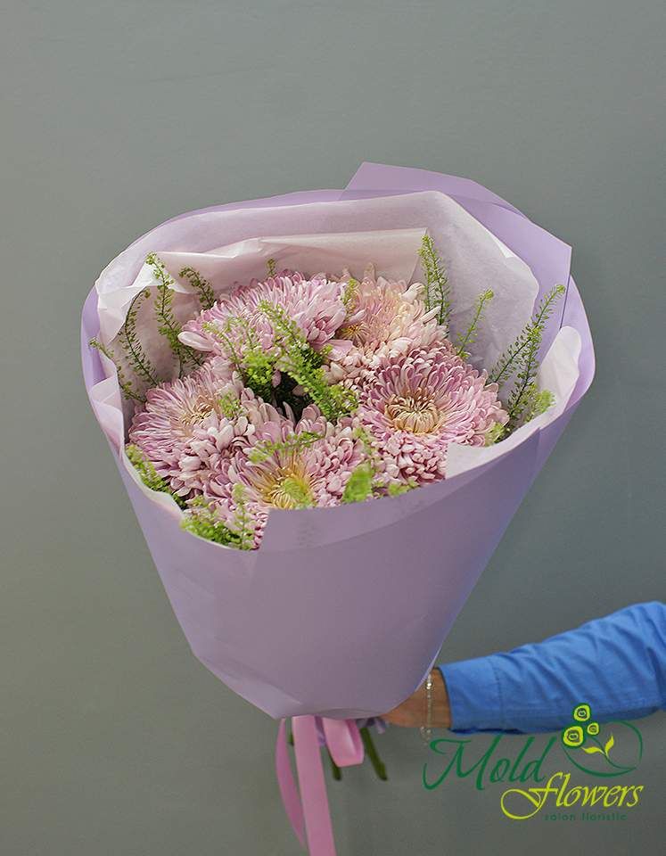 Buchet din crizanteme roz "Vis liliachiu"
