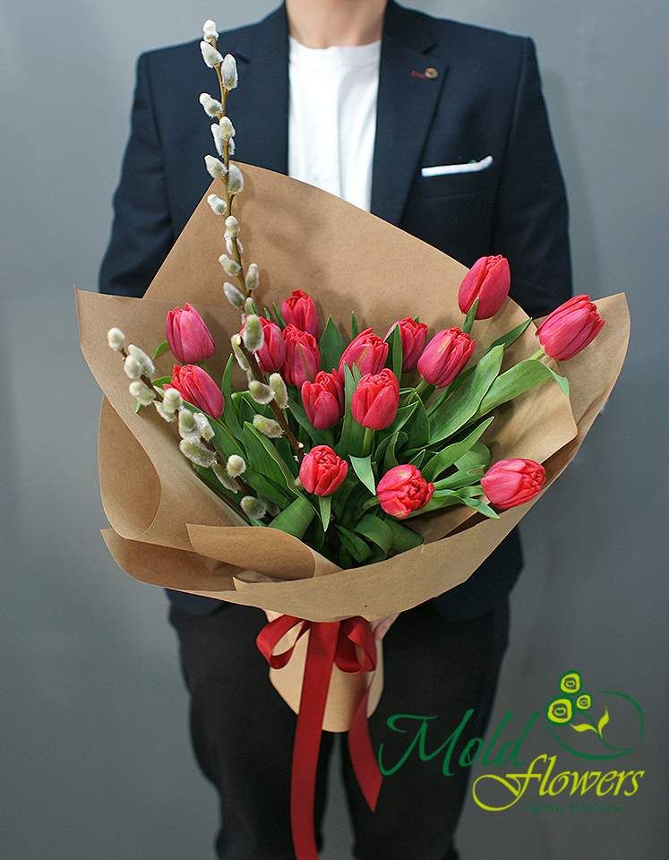 Buchet din lalele rosii de tip bujor