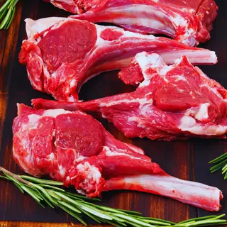 Les côtés d'agneau